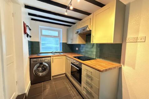 KITCHEN 2.JPG