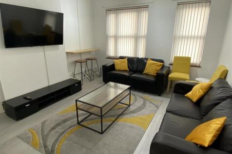2MR-lounge1.jpeg
