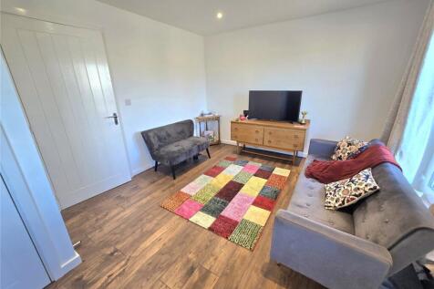 Hall Farm Avenue, CV6 photo 3