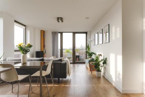 London, E9 - property photo