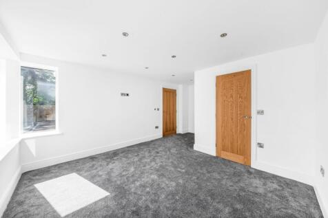 BEDROOM FIVE / HOME OFFICE