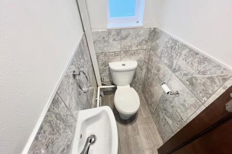 Fernwood Crescent, Wollaton, NG8 photo 5