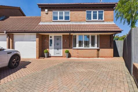 4 Bedroom House - link detached for Sale