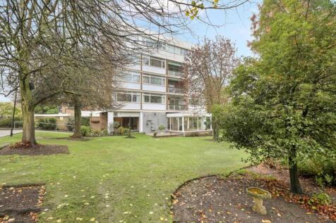 2-bed flat on Chigwell, £2,000/mo