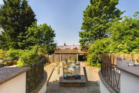 Well-maintained private garden with a central p...