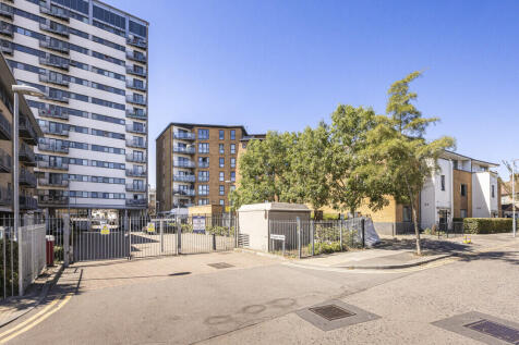 27 Gateway Court ...