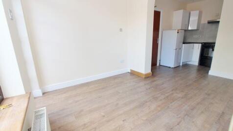 Studio flat on Ripon Road, Edmonton N9, £1,100/mo