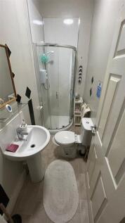 46 Mersey Road - Bathroom.jpg