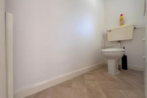 Cloakroom/wc