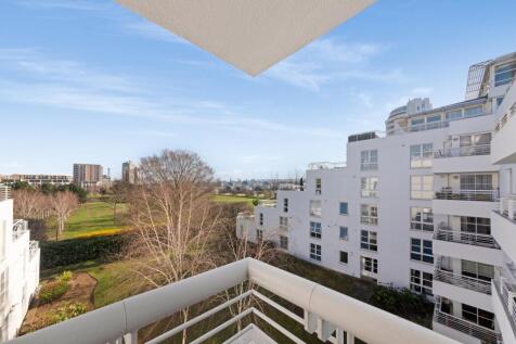 Barrier Point Road, London, E16 photo 3