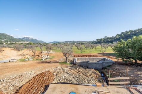 NEWLY BUILT MODERN VILLA IN UNIQUE LOCATION OF SELVA 