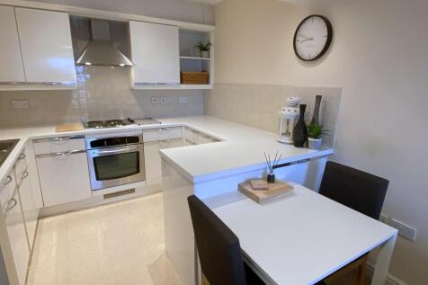Kitchen &amp; Dine