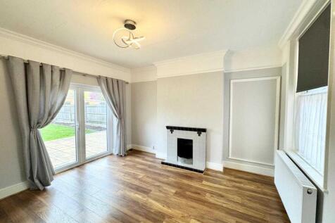 3 bed house to rent Wolsey Road, Ashford TW15