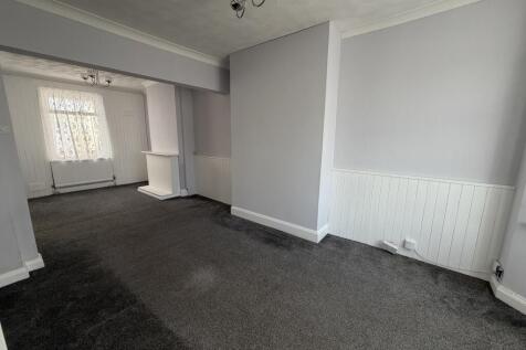 2 Bedroom House, Warwick Road, Clacton on Sea. CO15 photo 3