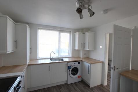 MIDDLE PARK WAY - LEIGH PARK, HAVANT - UNFURNISHED photo 3