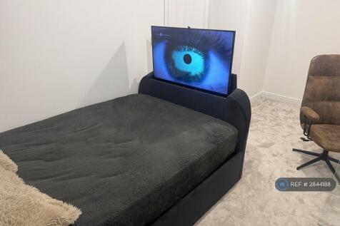 Room Furnished 