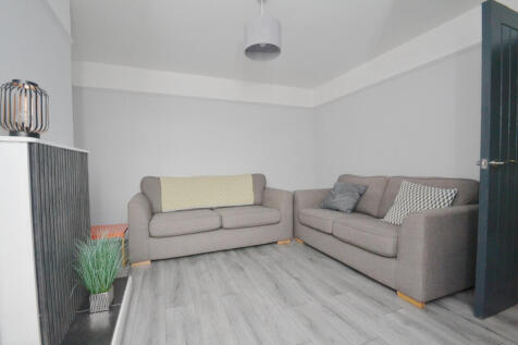 4-bed flat on Kingswood Road, Fallowfield, Manchester, M14, £2,884/mo