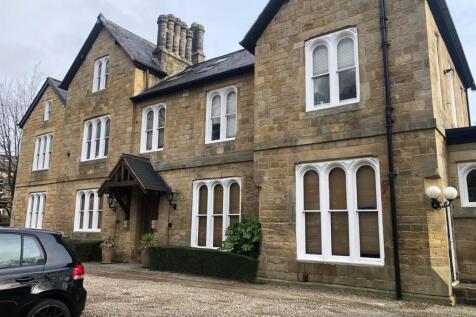 3-bed flat on Otley Road, Leeds, £1,625/mo