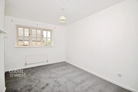 Churchwood Drive Tangmere PO20 photo 4