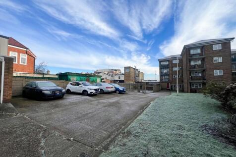 Dale Court E18