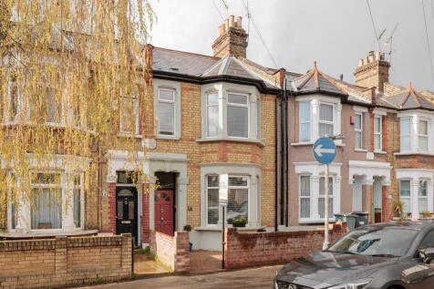 Selwyn Avenue, E4