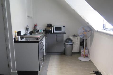 fFIRST AND SECOND FLOOR MAISONETTE (HMO)