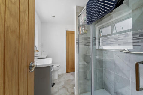 ANCILLARY SHOWER ROOM