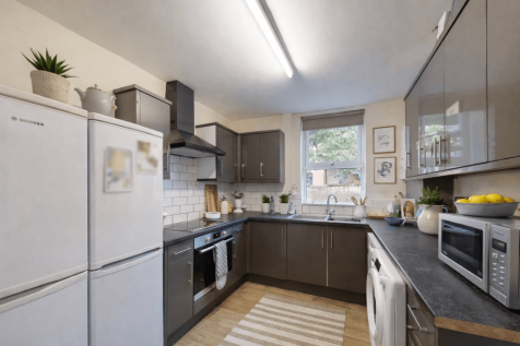 5 Bedroom semi-detached house - HMO