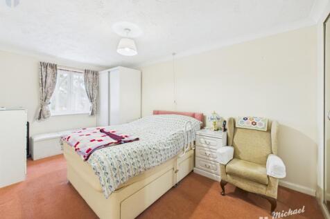 CAM03852G0-PR0312-STILL001