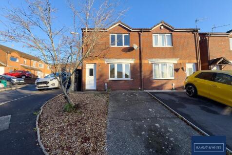 2-bed semi-detached on Craig Y Darren, Aberdare, CF44 8PY, £775/mo