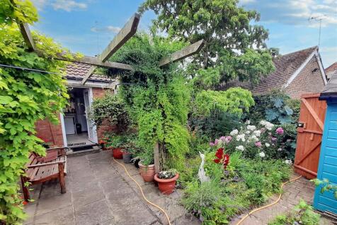 Rear garden 10a new.jpg