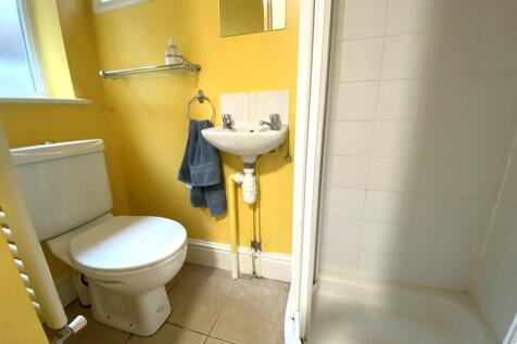Cloaks shower roo...