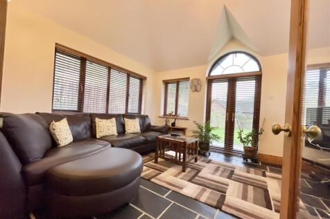 Fron Briallen sun room pic 2.jpg