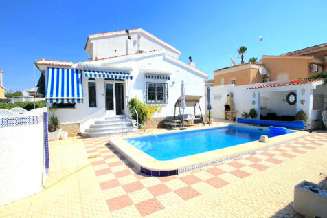 Ciudad Quesada Villa close to high street