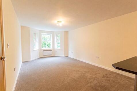 Lounge / Dining Area