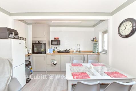 Lounge/Kitchen