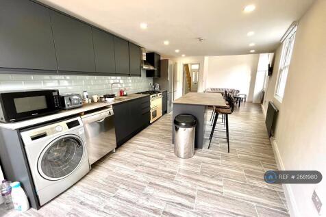 Large Shared Kitchen With An Island