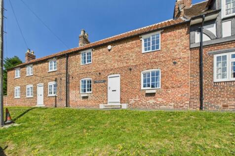 3 Bedroom Mid Terrace House - For Sale