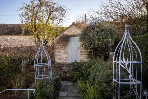 47 - Dovecote Cottage - GL7 5NG - Web.jpg