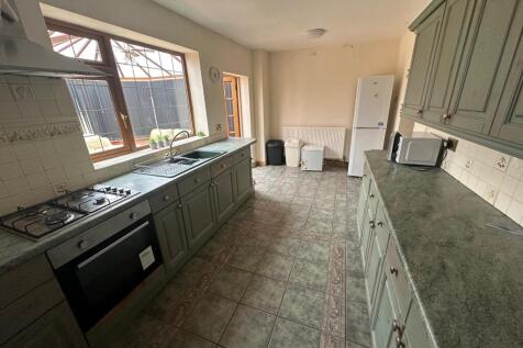 4 bed student house, 17 Nevill Close, CV31 3HG photo 3