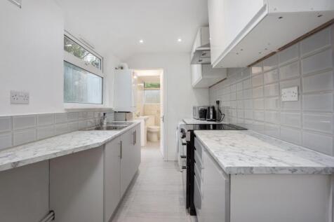 Manor Road, Chigwell, IG7 photo 4