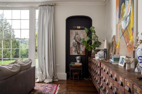 62 - Oakley House - GL5 5PQ - Web.jpg