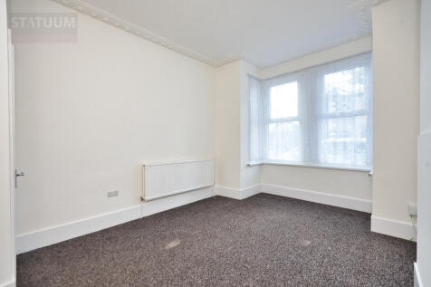 Shelley Avenue, East Ham, London, London, E12 photo 4