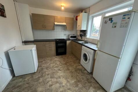 3 bed house, Kennan Avenue, CV31 3HY photo 4