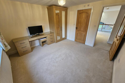 Master Bedroom (1st Floor)