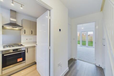 Kilnwood Vale, Horsham photo 3