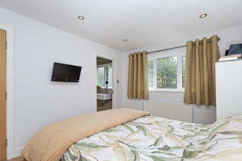 Bramleys Estate Agents - Oakfield Drive - Mirfield