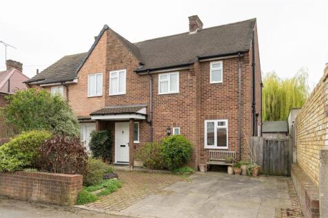 Fyfield Road, IG8