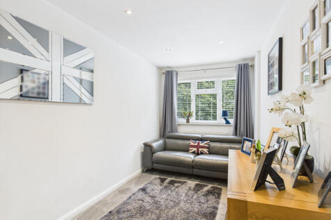 CAM01354G0-PR0570-STILL001