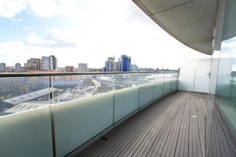 Lombard Wharf - Balcony